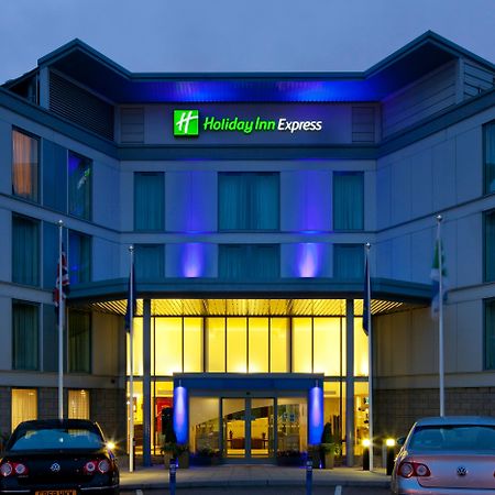 Holiday Inn Express London Stansted Airport By Ihg Stansted Mountfitchet Esterno foto