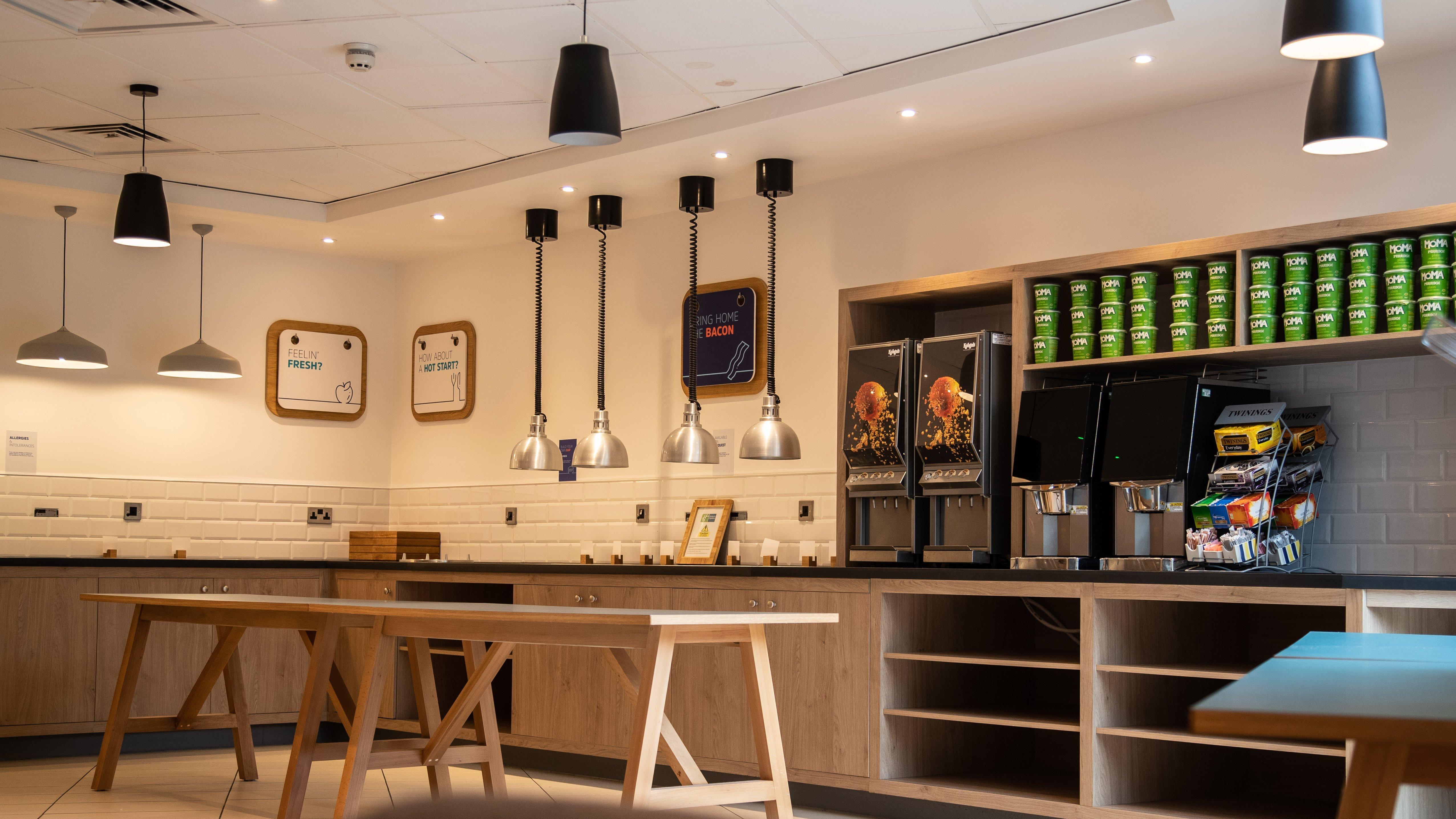 Holiday Inn Express London Stansted Airport By Ihg Stansted Mountfitchet Esterno foto