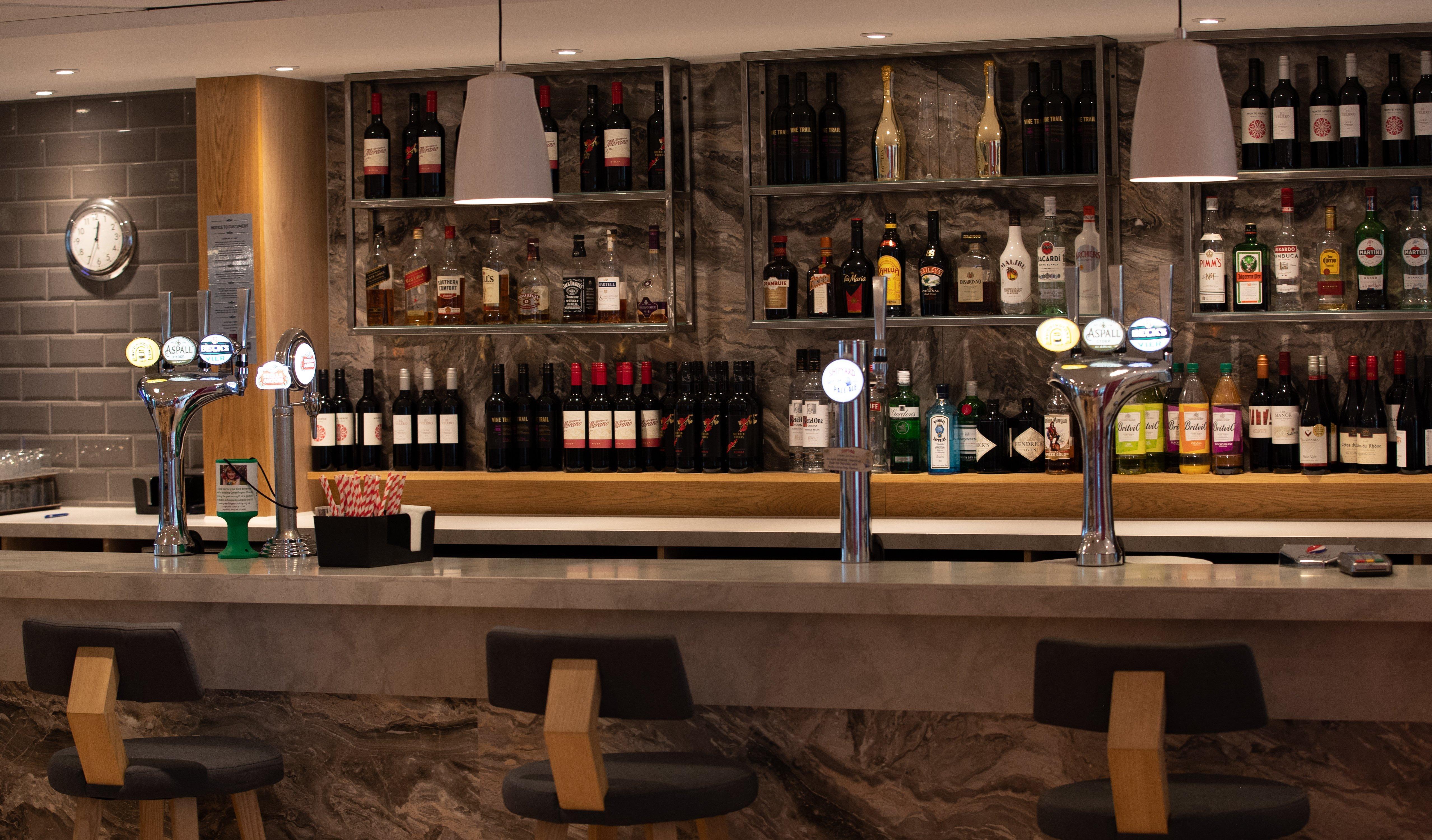 Holiday Inn Express London Stansted Airport By Ihg Stansted Mountfitchet Esterno foto