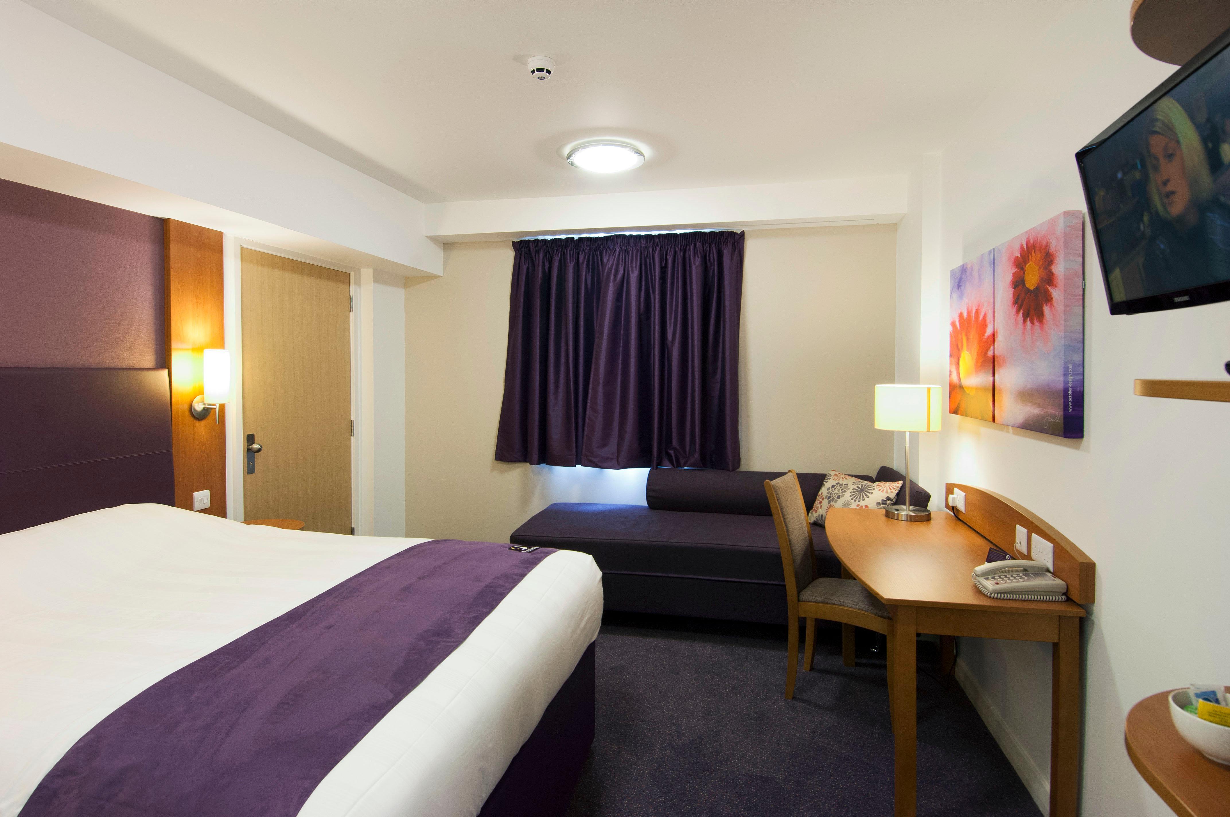 Holiday Inn Express London Stansted Airport By Ihg Stansted Mountfitchet Esterno foto