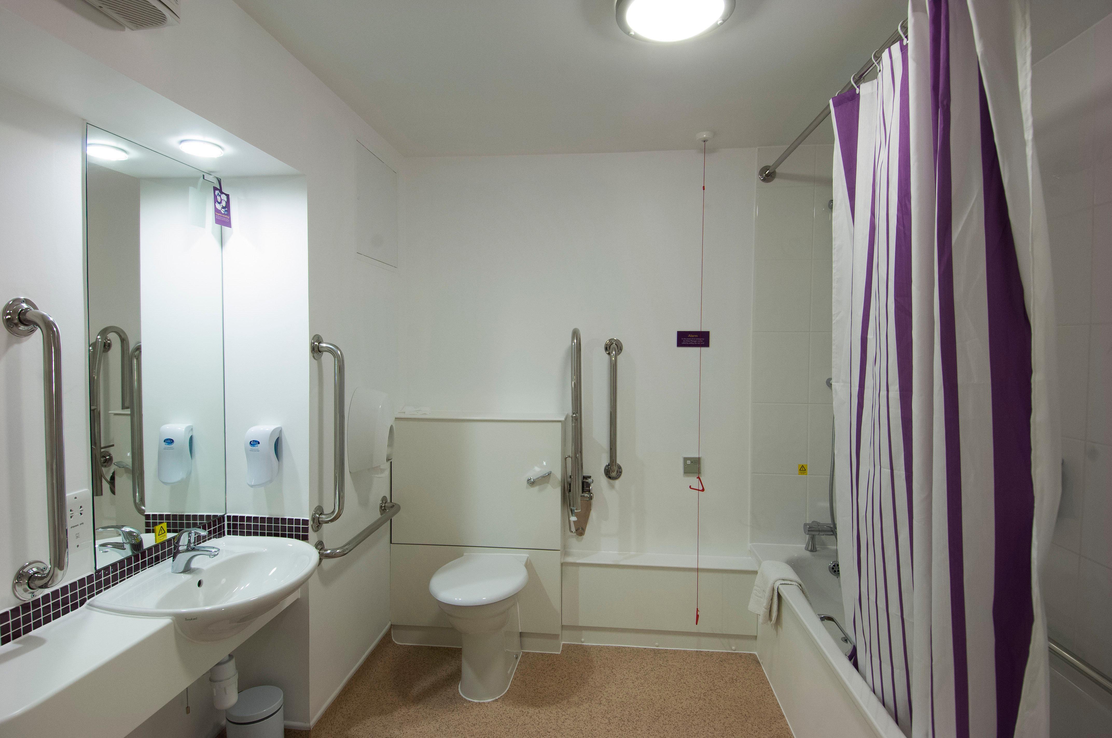 Holiday Inn Express London Stansted Airport By Ihg Stansted Mountfitchet Esterno foto