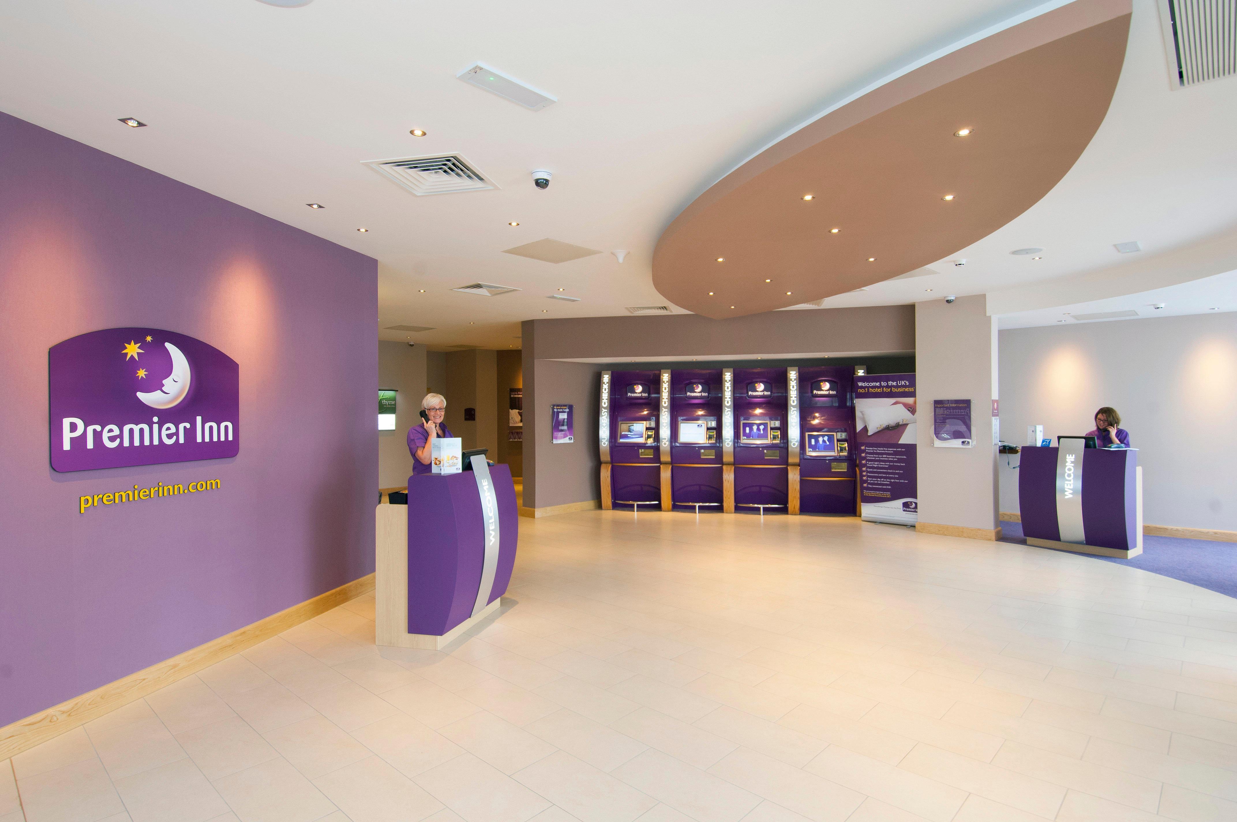 Holiday Inn Express London Stansted Airport By Ihg Stansted Mountfitchet Esterno foto