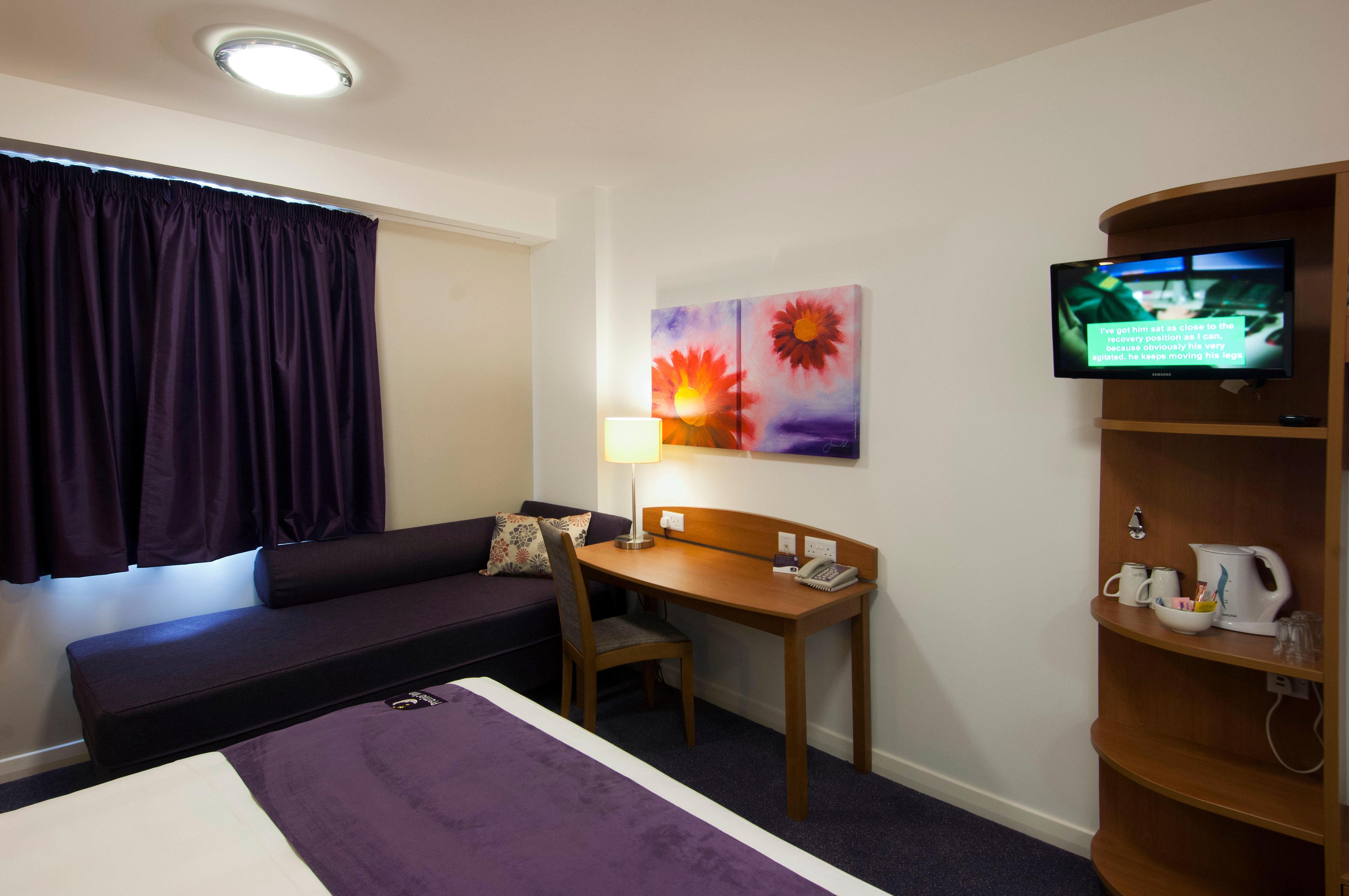 Holiday Inn Express London Stansted Airport By Ihg Stansted Mountfitchet Esterno foto