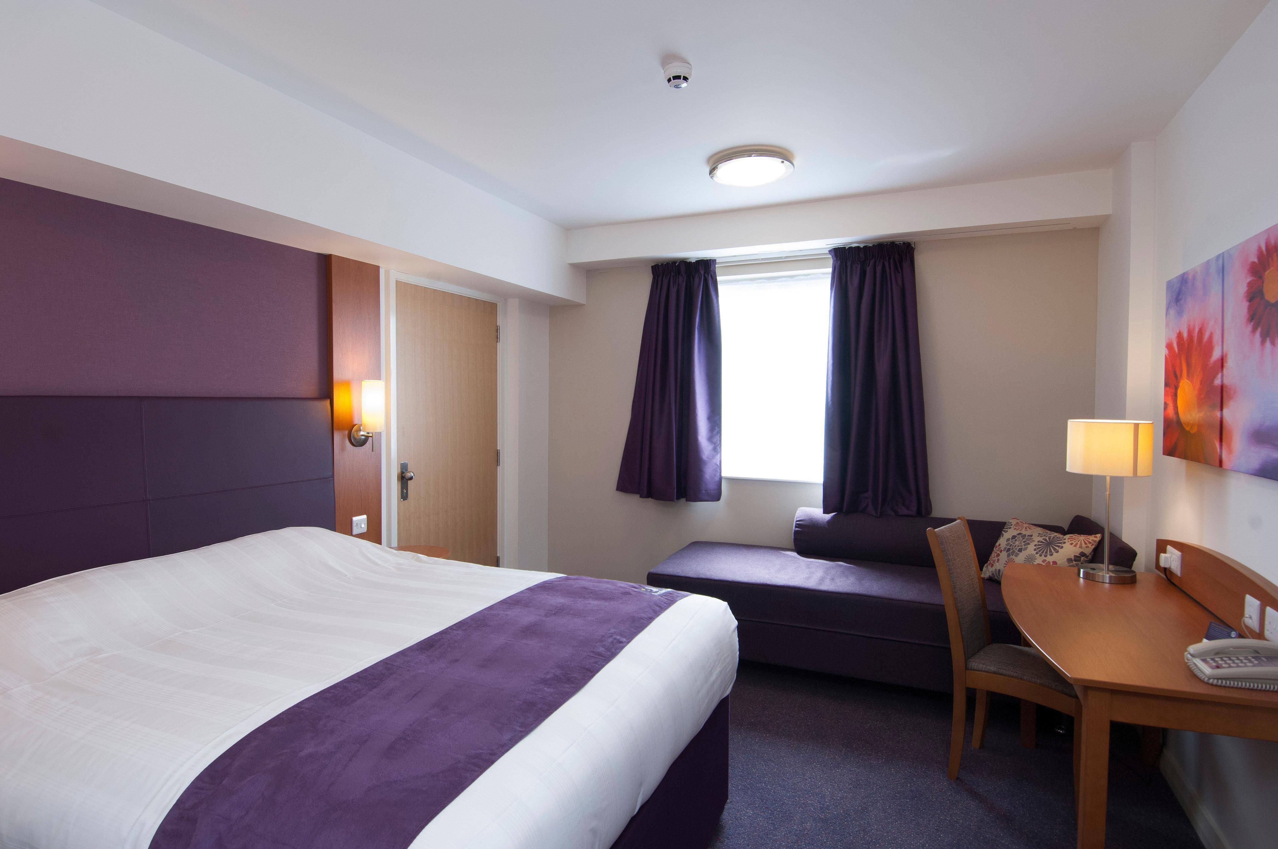 Holiday Inn Express London Stansted Airport By Ihg Stansted Mountfitchet Esterno foto