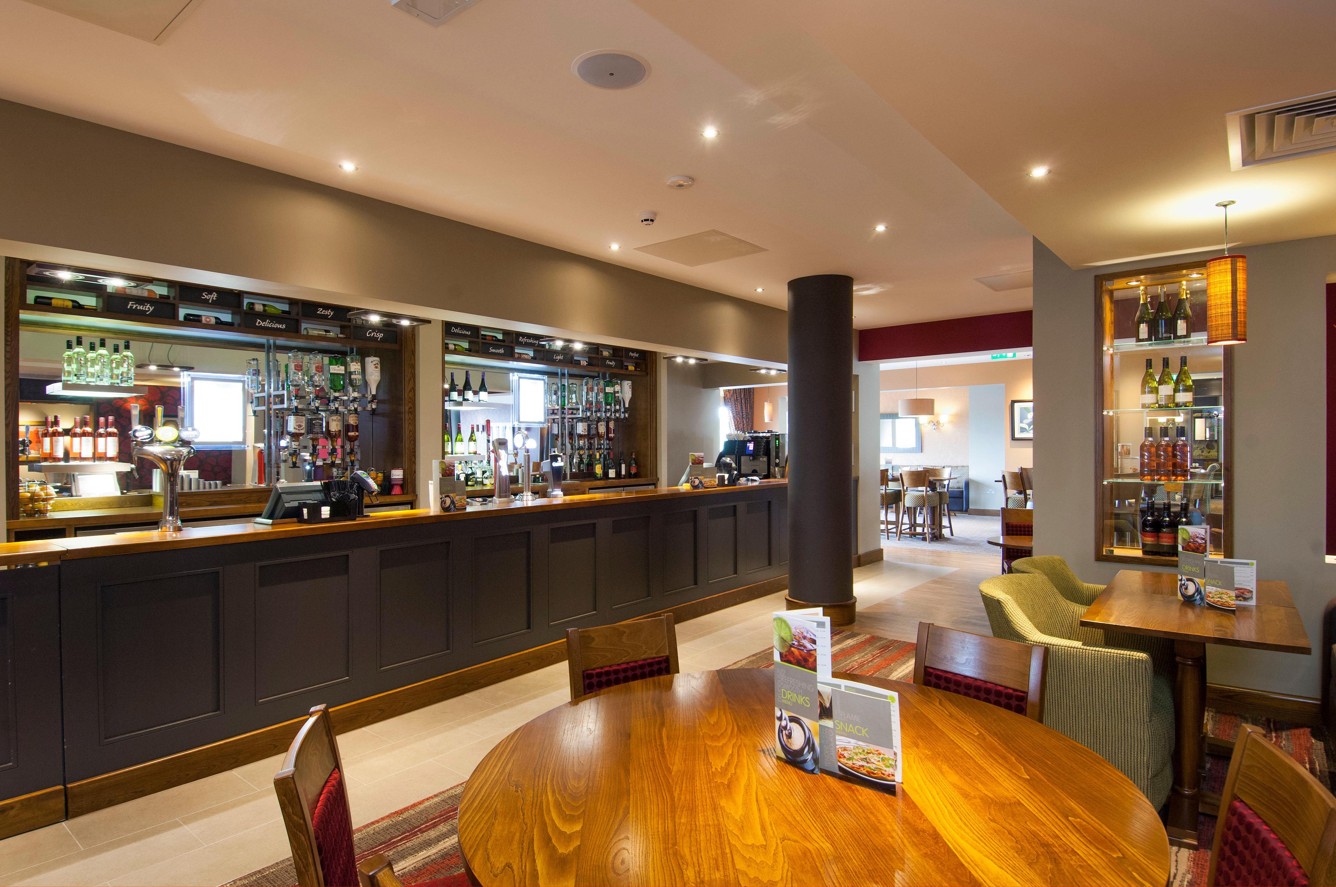 Holiday Inn Express London Stansted Airport By Ihg Stansted Mountfitchet Esterno foto