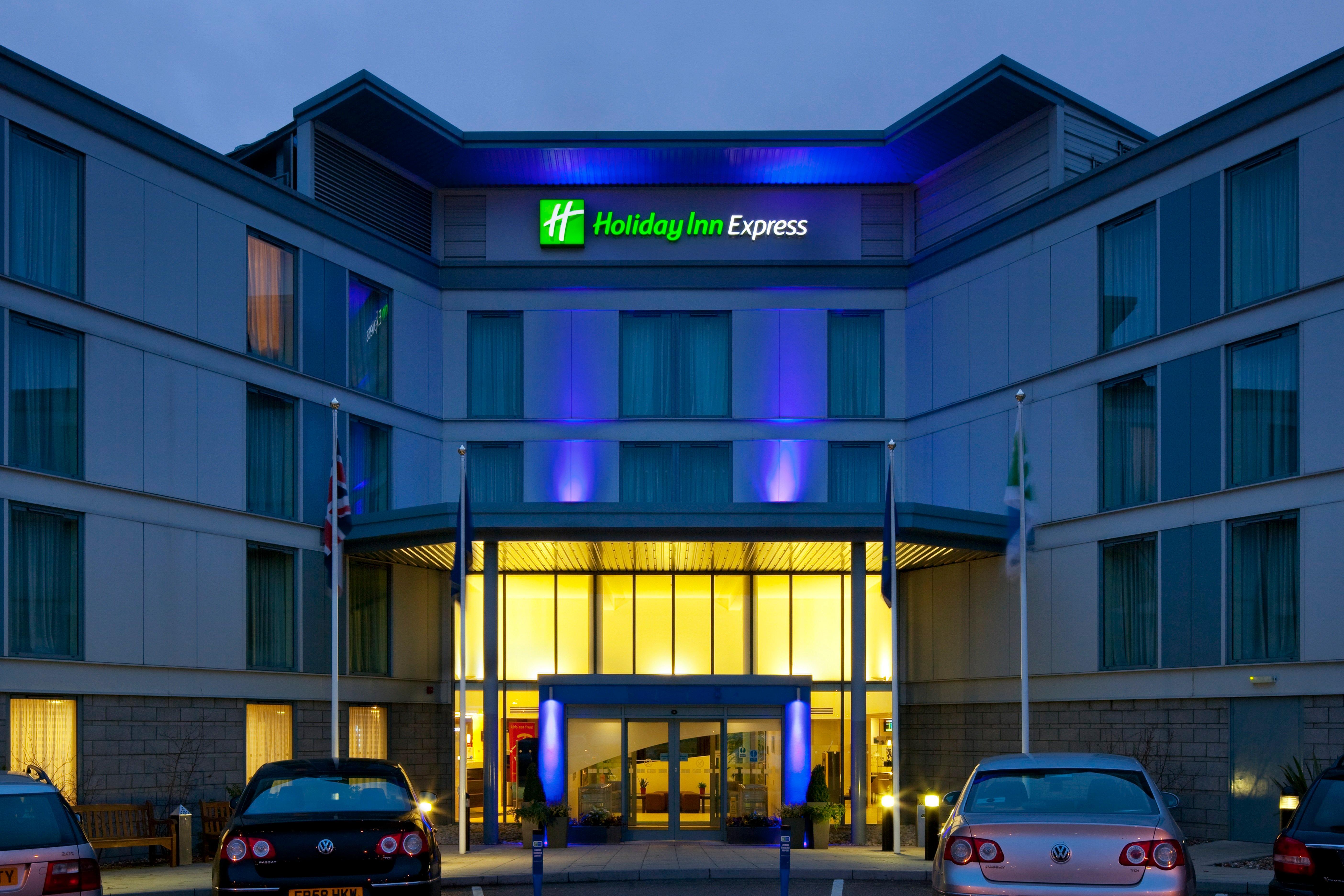 Holiday Inn Express London Stansted Airport By Ihg Stansted Mountfitchet Esterno foto