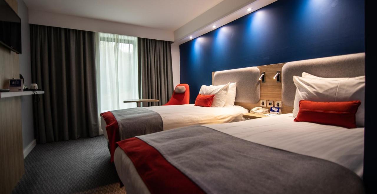 Holiday Inn Express London Stansted Airport By Ihg Stansted Mountfitchet Esterno foto