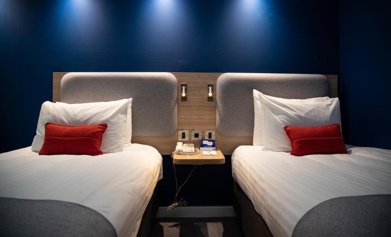 Holiday Inn Express London Stansted Airport By Ihg Stansted Mountfitchet Esterno foto