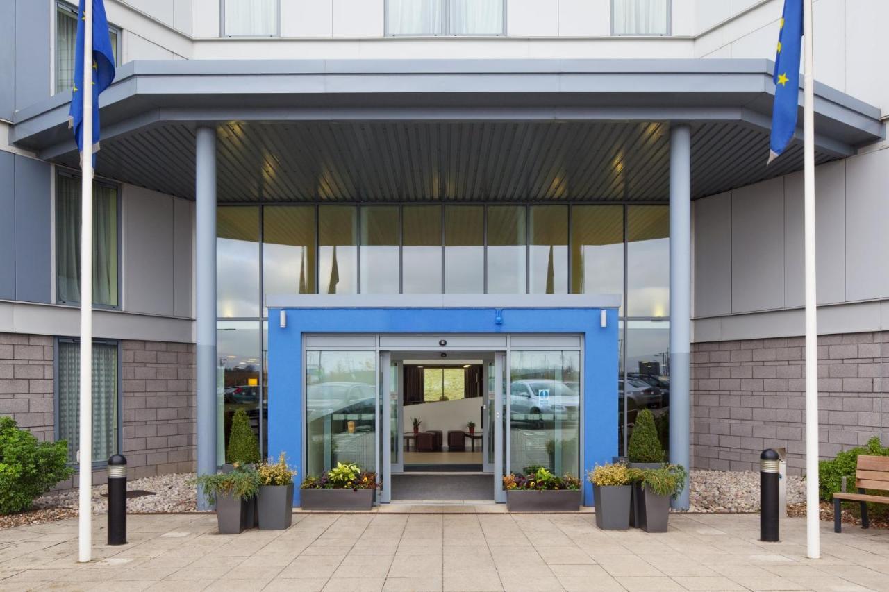 Holiday Inn Express London Stansted Airport By Ihg Stansted Mountfitchet Esterno foto