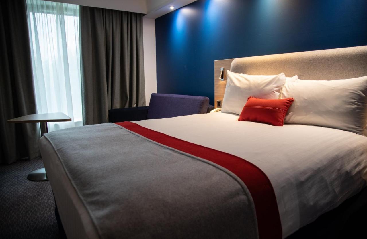 Holiday Inn Express London Stansted Airport By Ihg Stansted Mountfitchet Esterno foto