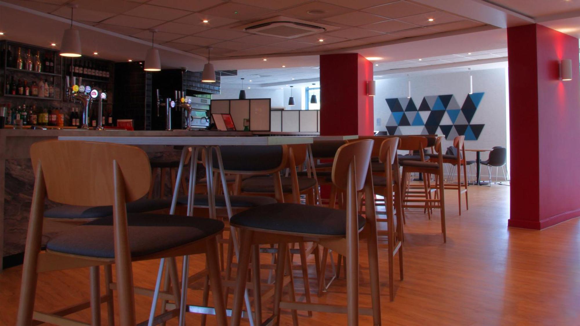 Holiday Inn Express London Stansted Airport By Ihg Stansted Mountfitchet Esterno foto