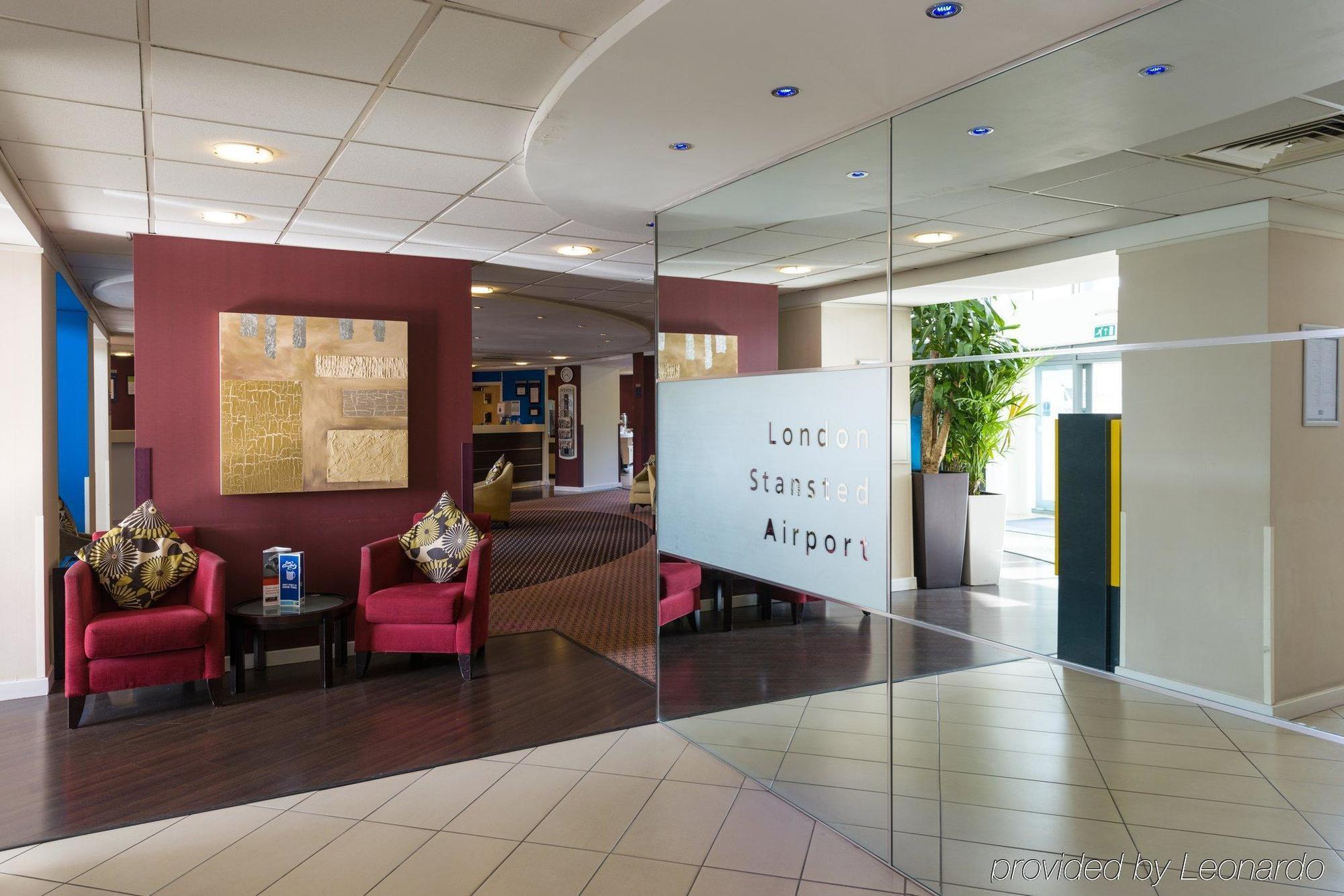 Holiday Inn Express London Stansted Airport By Ihg Stansted Mountfitchet Esterno foto