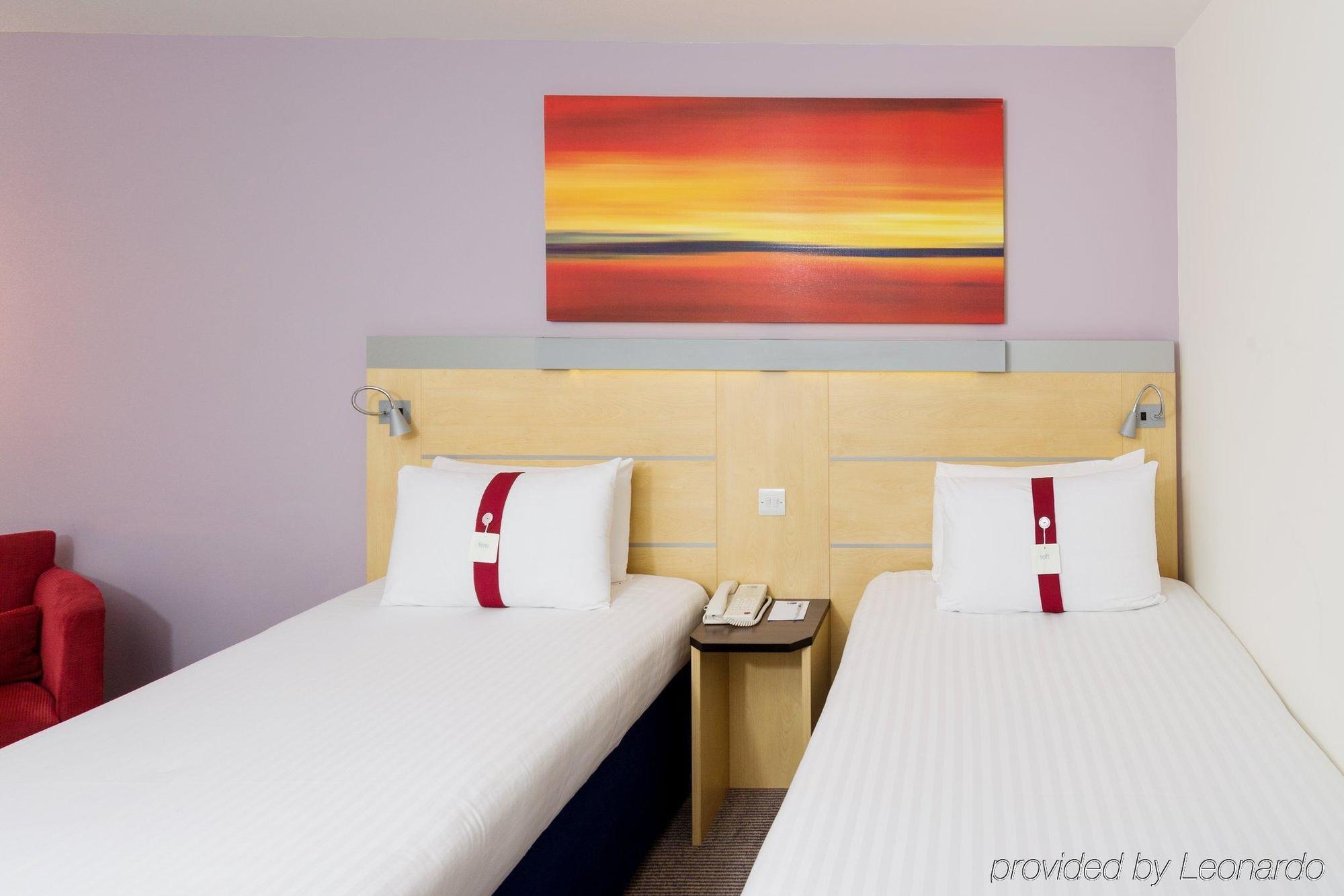 Holiday Inn Express London Stansted Airport By Ihg Stansted Mountfitchet Esterno foto