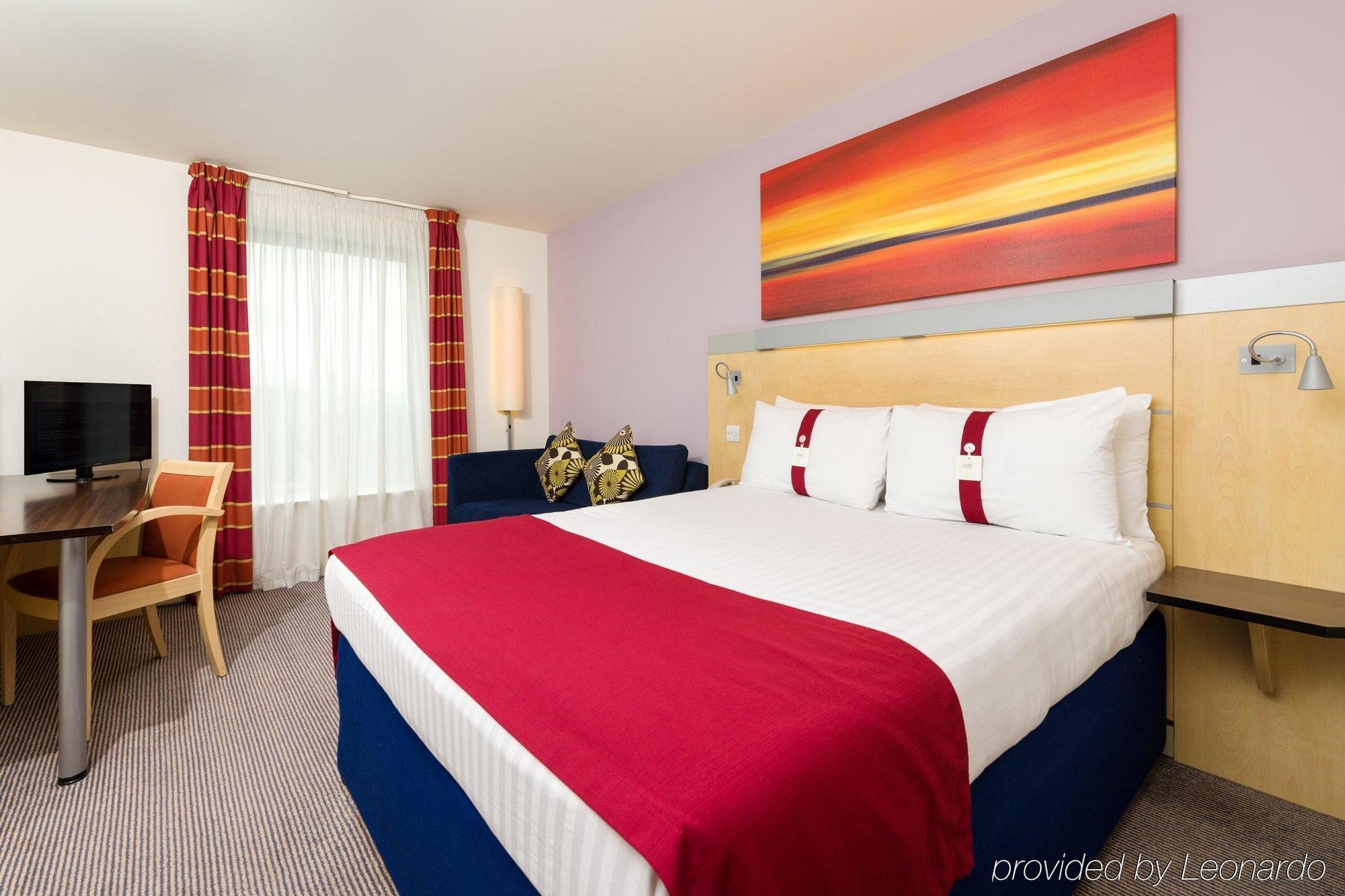 Holiday Inn Express London Stansted Airport By Ihg Stansted Mountfitchet Esterno foto