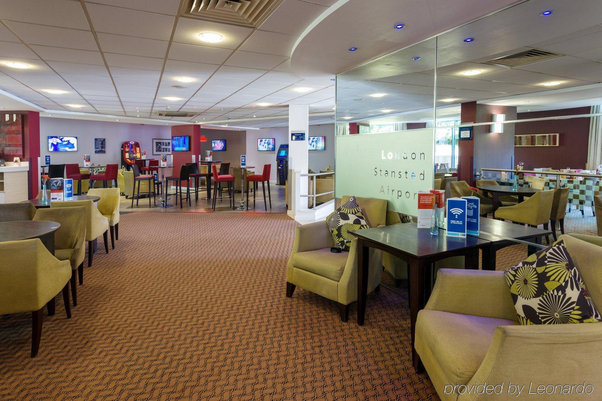 Holiday Inn Express London Stansted Airport By Ihg Stansted Mountfitchet Esterno foto