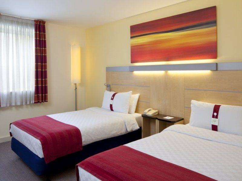 Holiday Inn Express London Stansted Airport By Ihg Stansted Mountfitchet Esterno foto