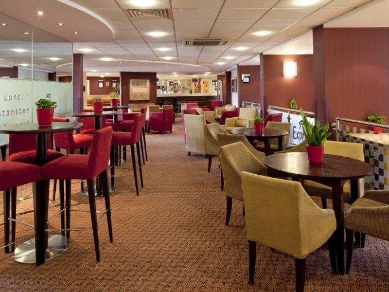 Holiday Inn Express London Stansted Airport By Ihg Stansted Mountfitchet Esterno foto