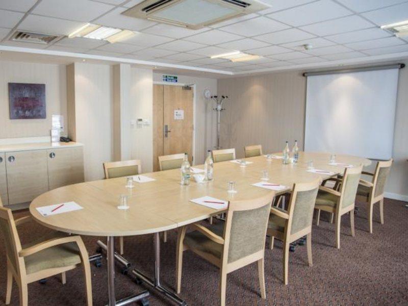 Holiday Inn Express London Stansted Airport By Ihg Stansted Mountfitchet Esterno foto