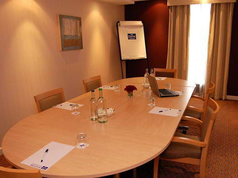 Holiday Inn Express London Stansted Airport By Ihg Stansted Mountfitchet Esterno foto