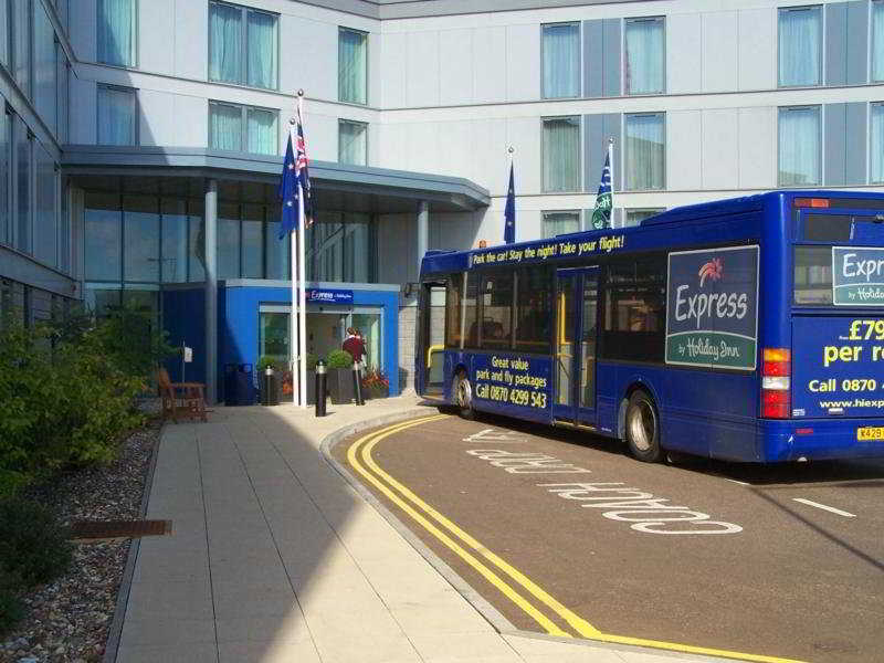 Holiday Inn Express London Stansted Airport By Ihg Stansted Mountfitchet Esterno foto