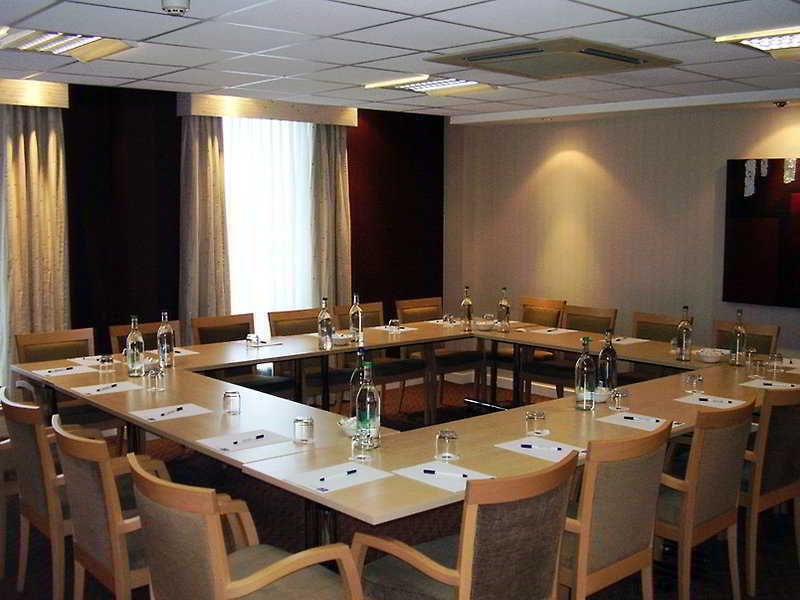 Holiday Inn Express London Stansted Airport By Ihg Stansted Mountfitchet Esterno foto
