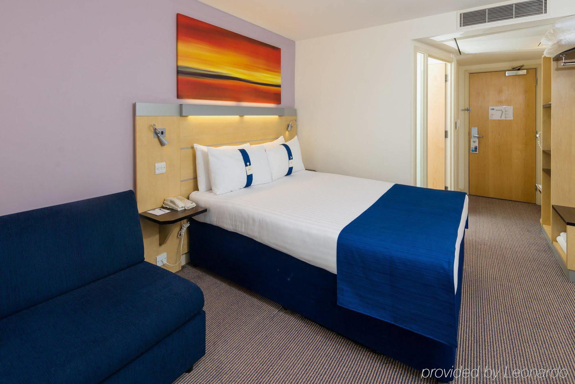 Holiday Inn Express London Stansted Airport By Ihg Stansted Mountfitchet Esterno foto