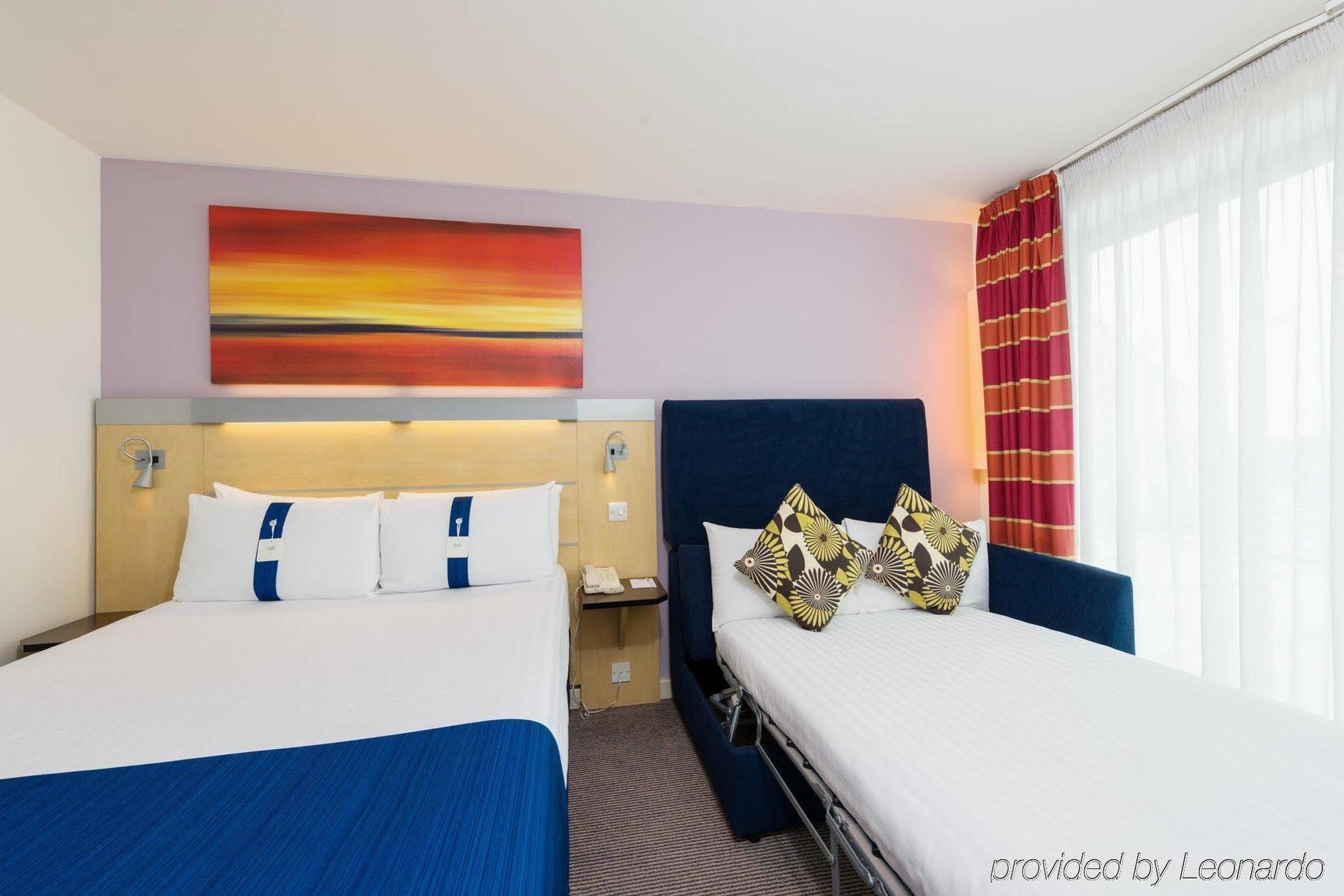 Holiday Inn Express London Stansted Airport By Ihg Stansted Mountfitchet Esterno foto