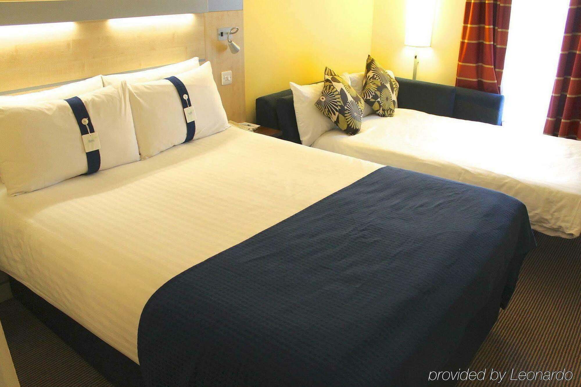 Holiday Inn Express London Stansted Airport By Ihg Stansted Mountfitchet Esterno foto